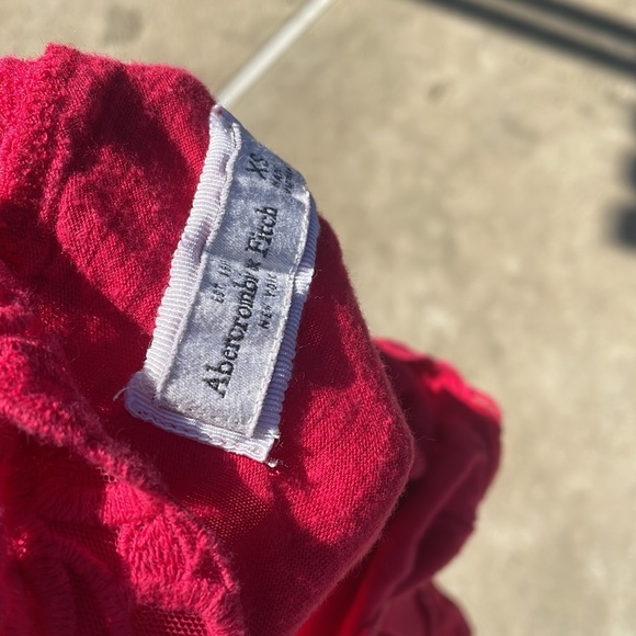 adorable abercrombie & fitch red/pink tank top with lace detailing - Picture 5 of 5